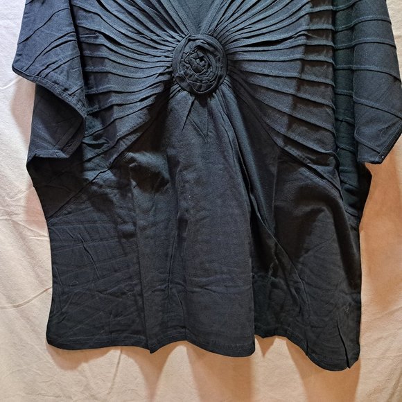 Woman's black top with rose - Picture 5 of 5